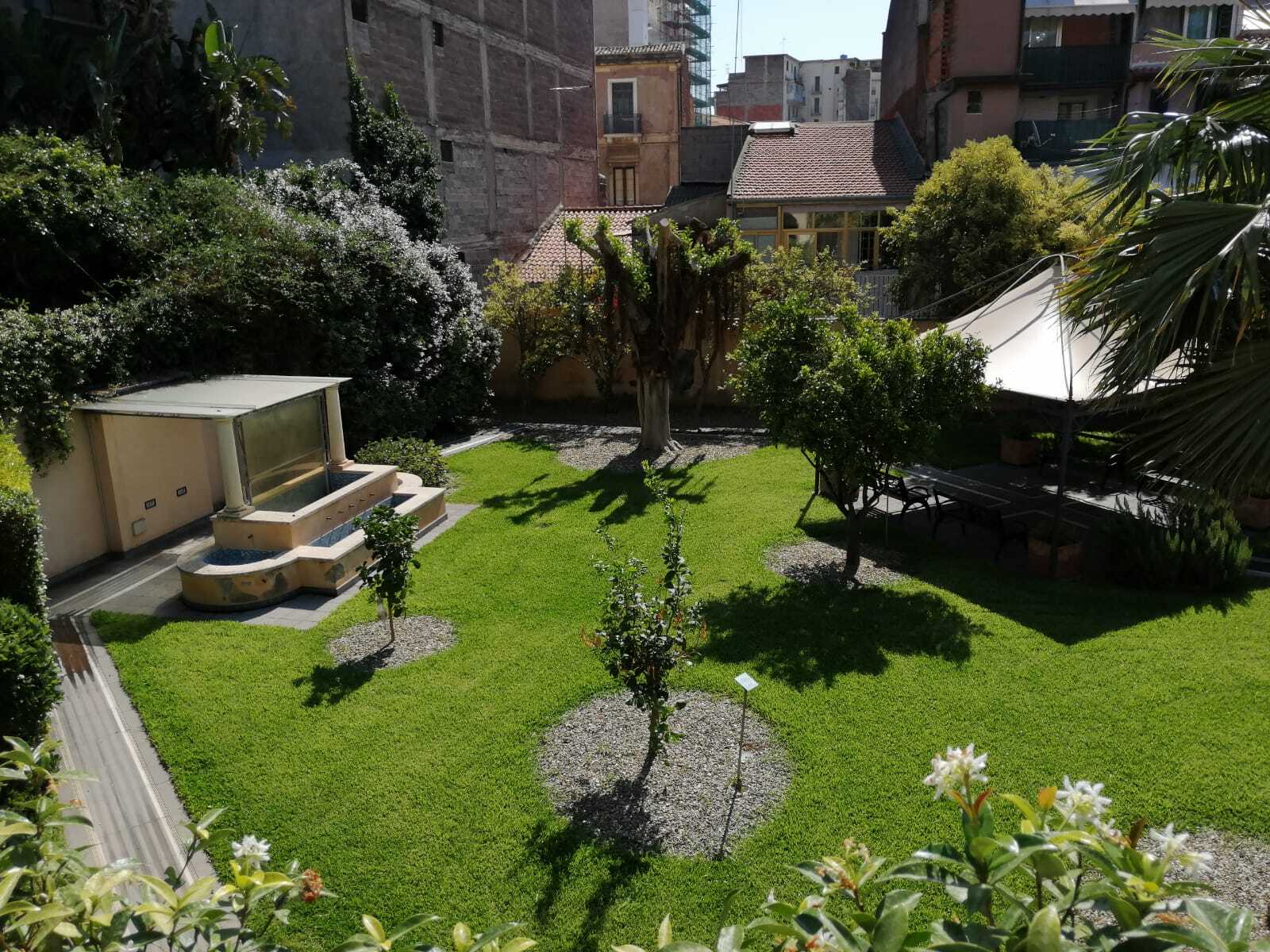 Giardino sensoriale con piante mediterranee